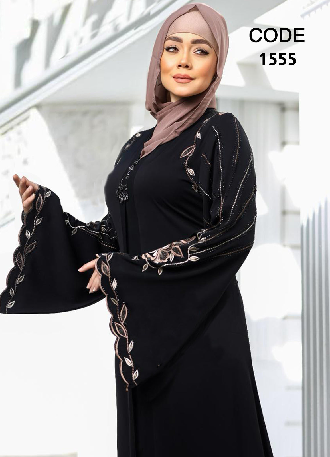 عباية خليجي سوداء حرير خروج حريمى كود 1555