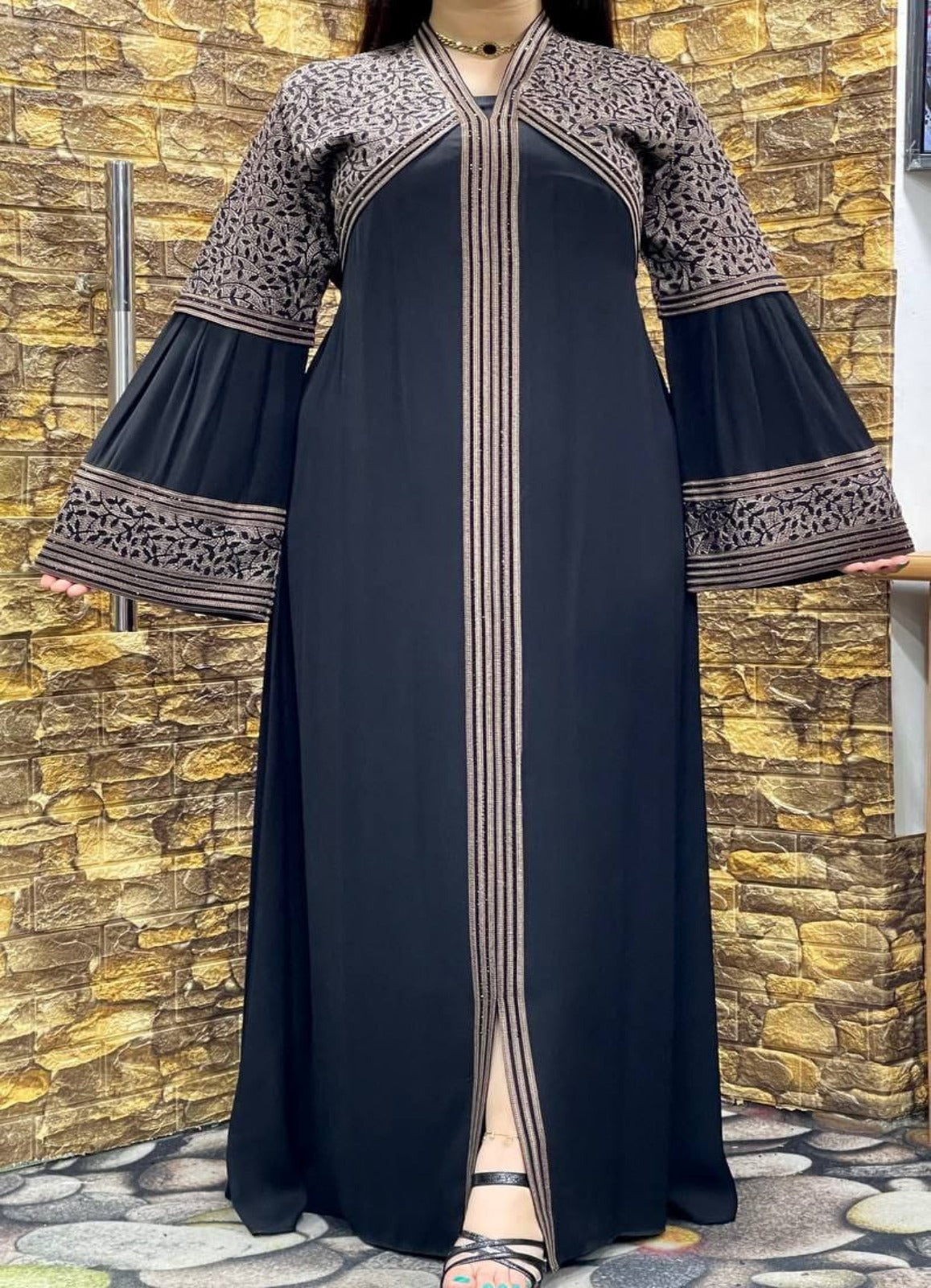 عباية خليجي حرير خروج حريمى كود 144