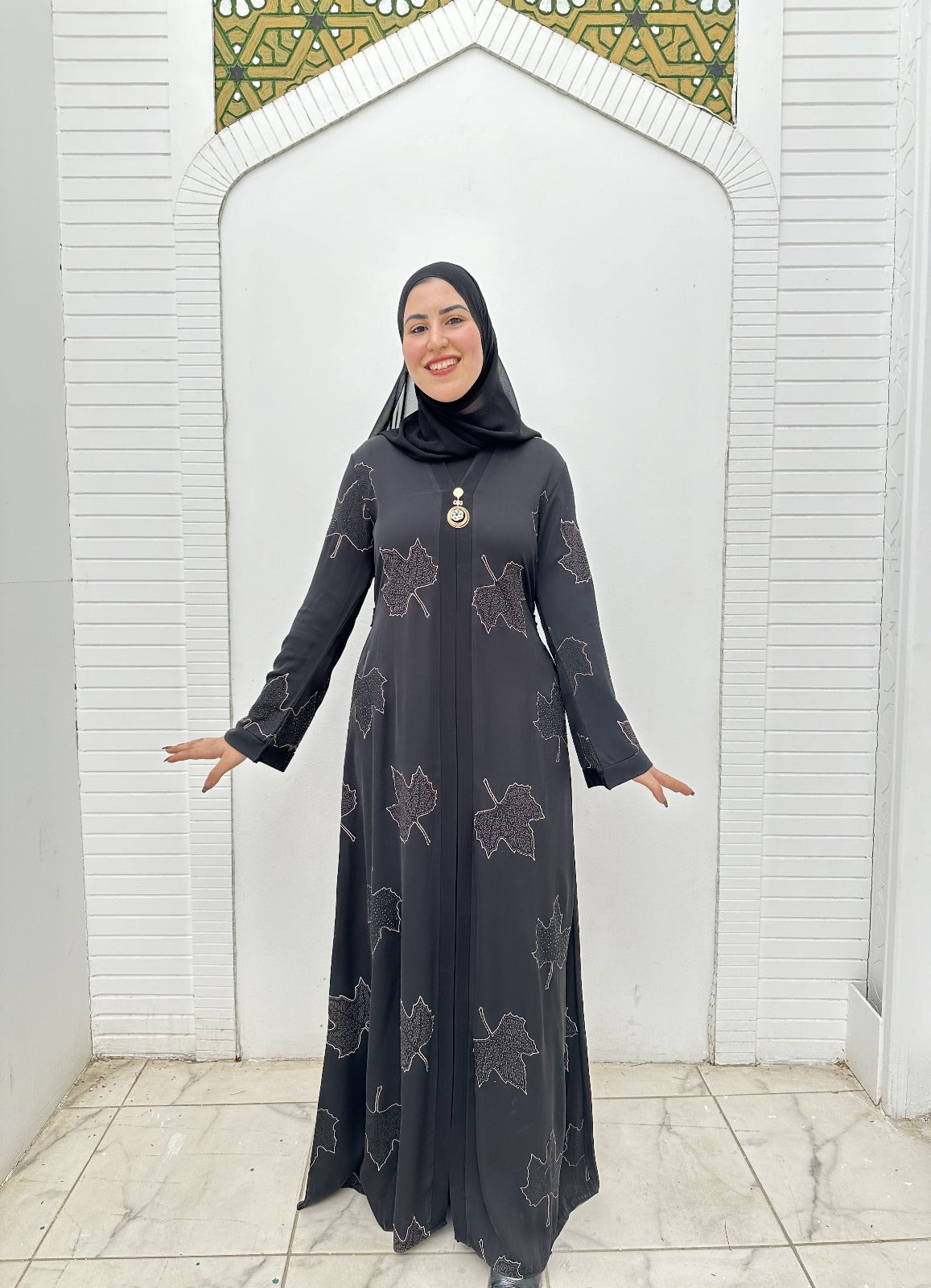 عباية خليجي حرير خروج حريمى كود 1486