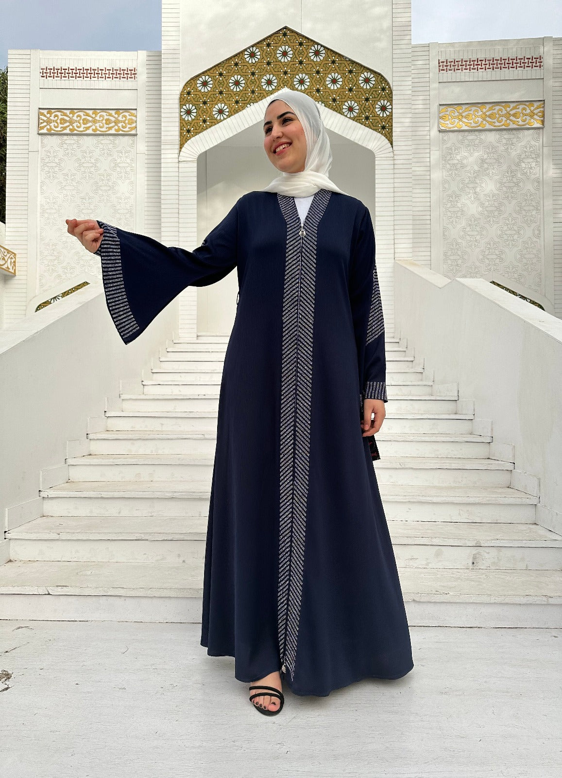 عباية خليجي حرير خروج حريمى كود 3586