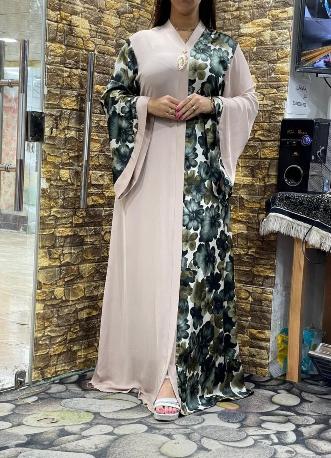 عباية خليجي الوان حرير خروج حريمى كود 1055