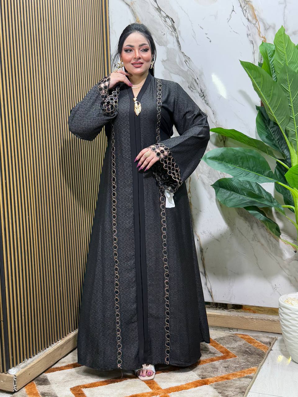 عباية خليجي سوداء حرير خروج حريمى كود 066