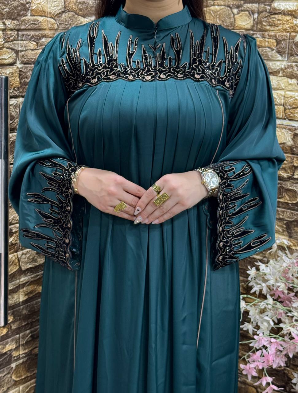 عباية خليجي حرير خروج حريمى كود 351