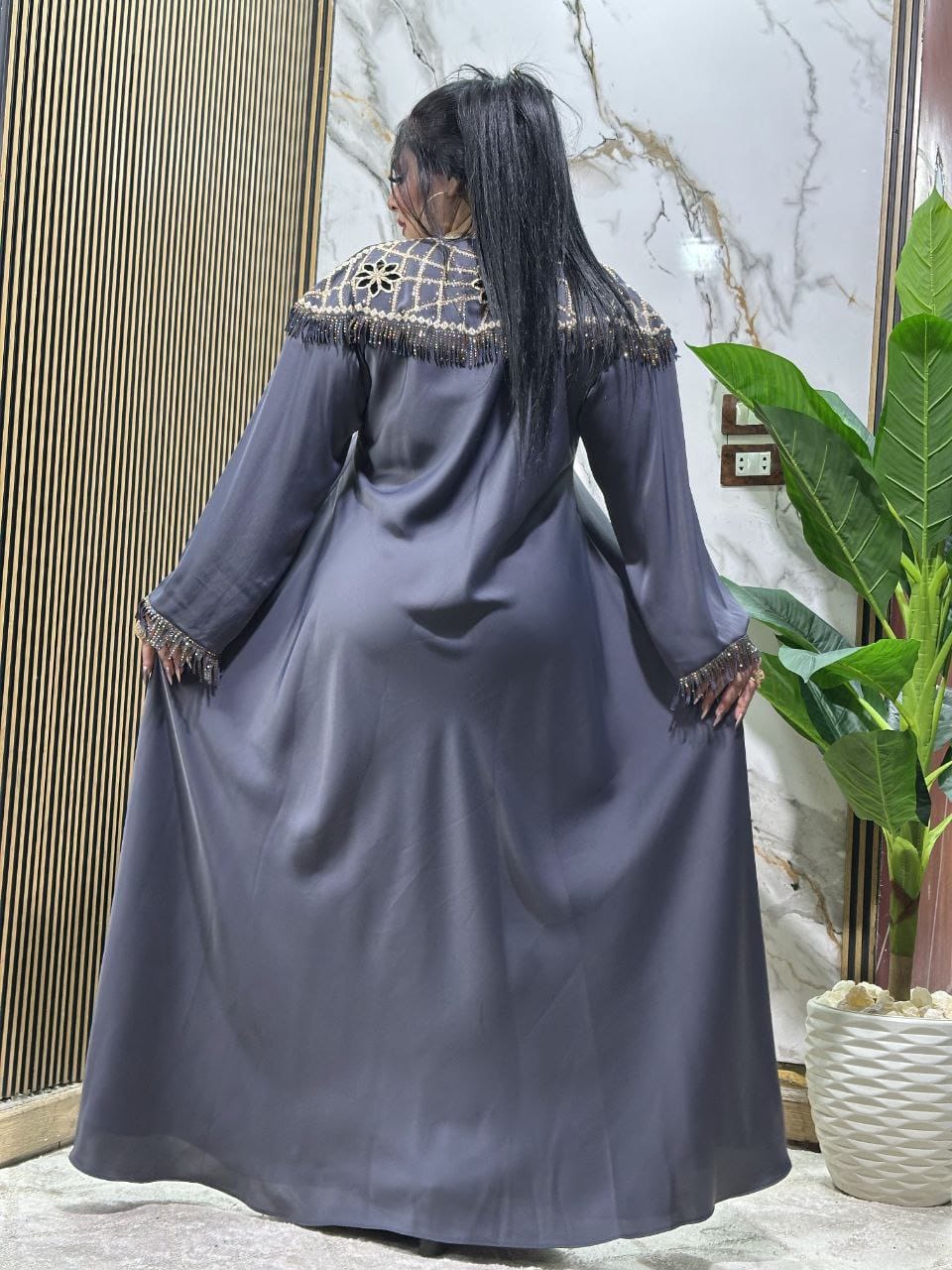 عباية خليجي حرير خروج حريمى كود 222