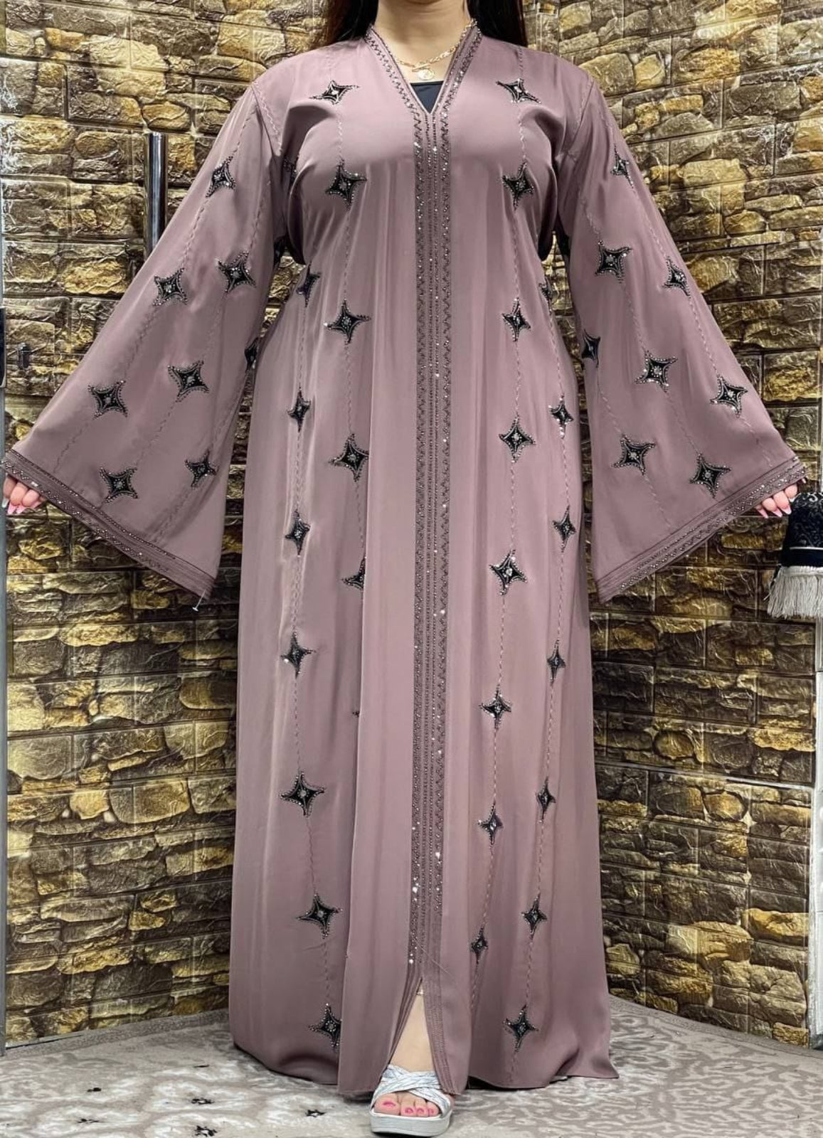 عباية خليجي حرير خروج حريمى كود 888