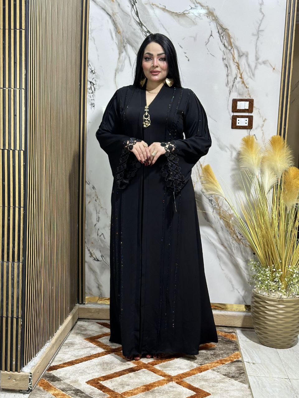 عباية خليجي سوداء حرير كام ليز استرس كود 8055