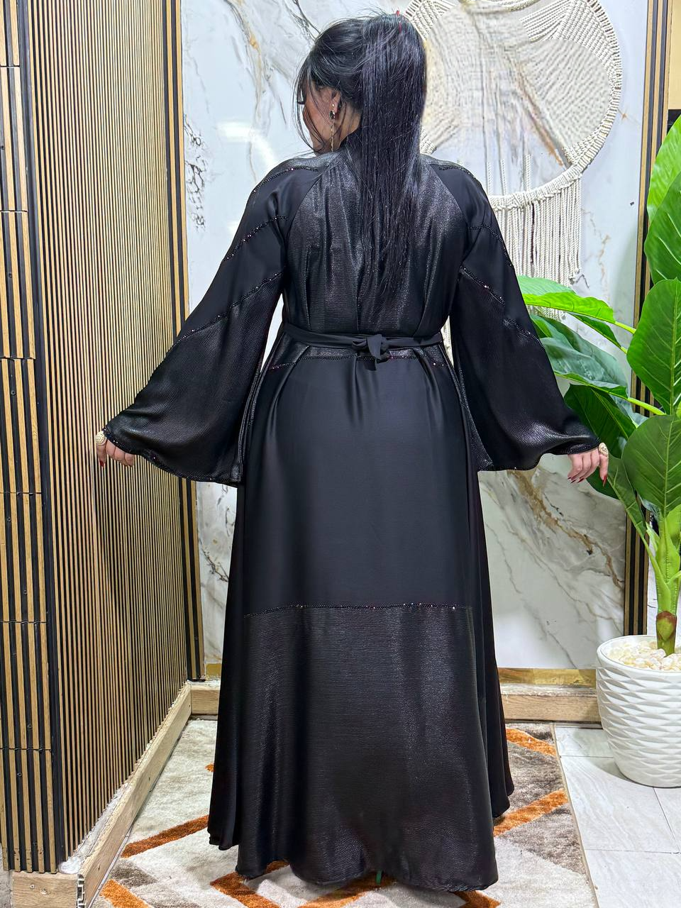 عباية خليجي حرير خروج حريمى كود 105