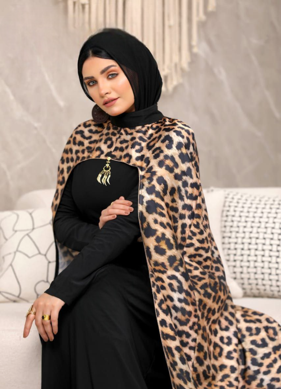 عباية خليجي حرير خروج حريمى كود 117