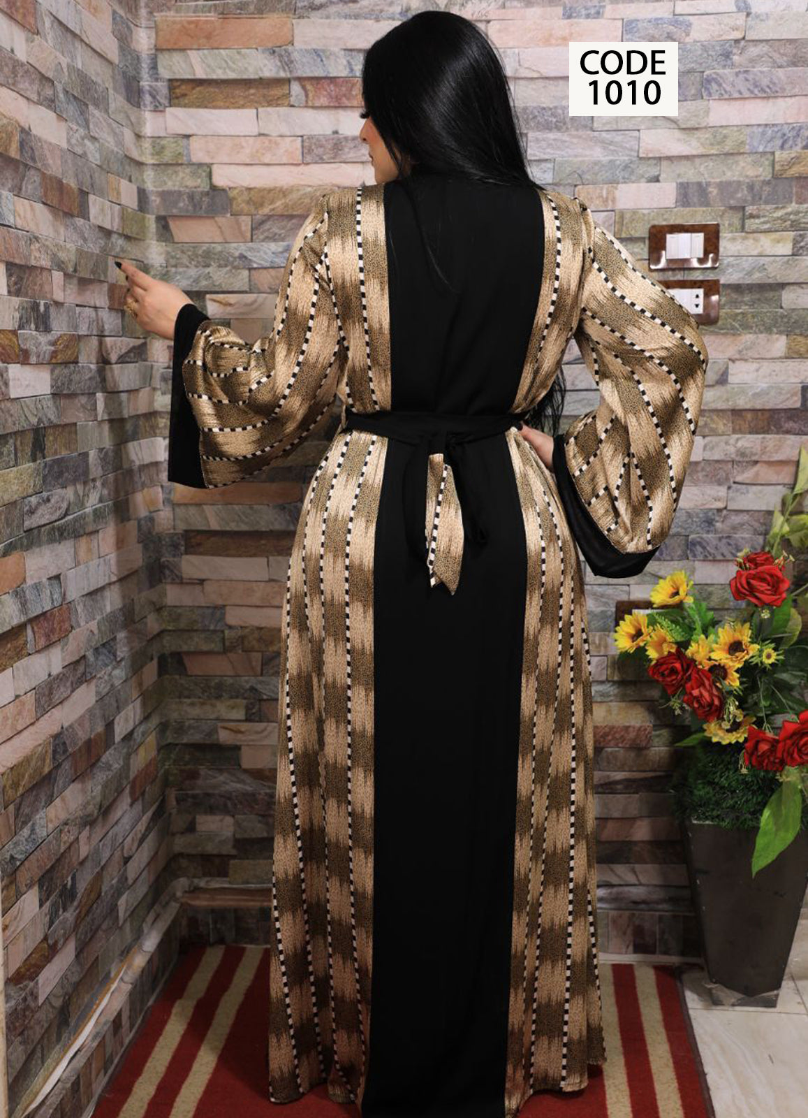 عباية خليجي سوداء  حرير خروج حريمى كود 1010