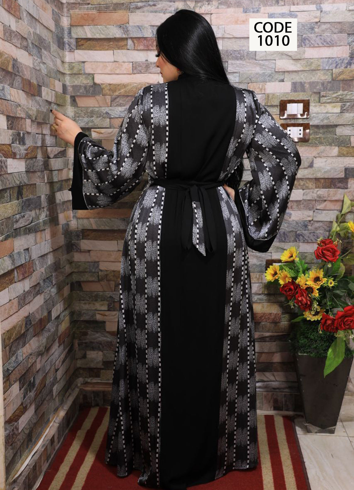 عباية خليجي سوداء  حرير خروج حريمى كود 1010