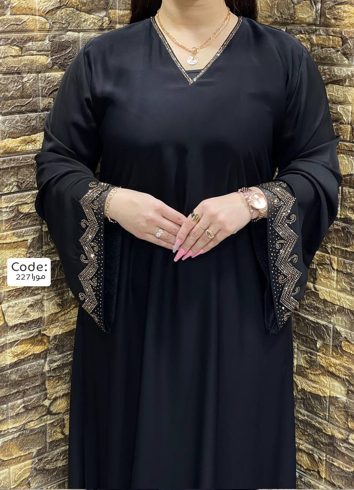 عباية خليجي حرير اسود خروج حريمى كود 229