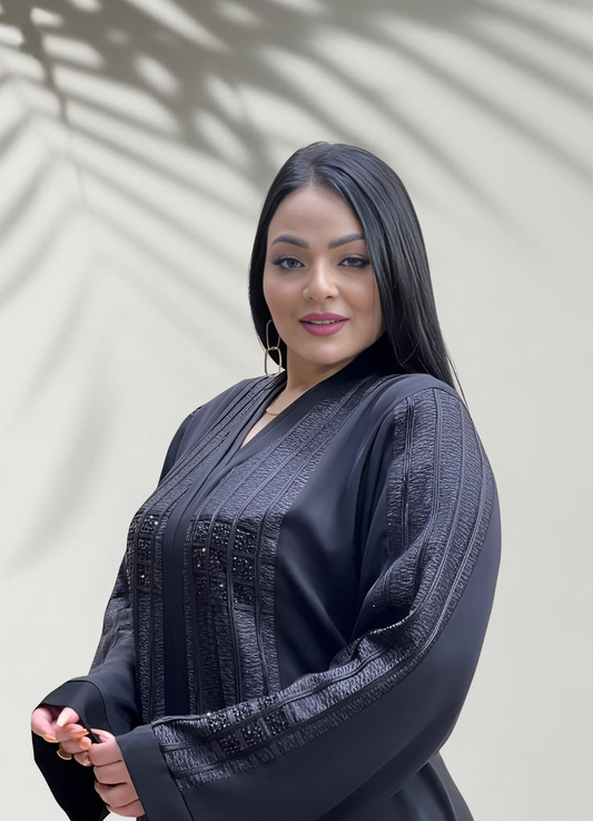 عباية خليجي سوداء  حرير خروج حريمى كود 17