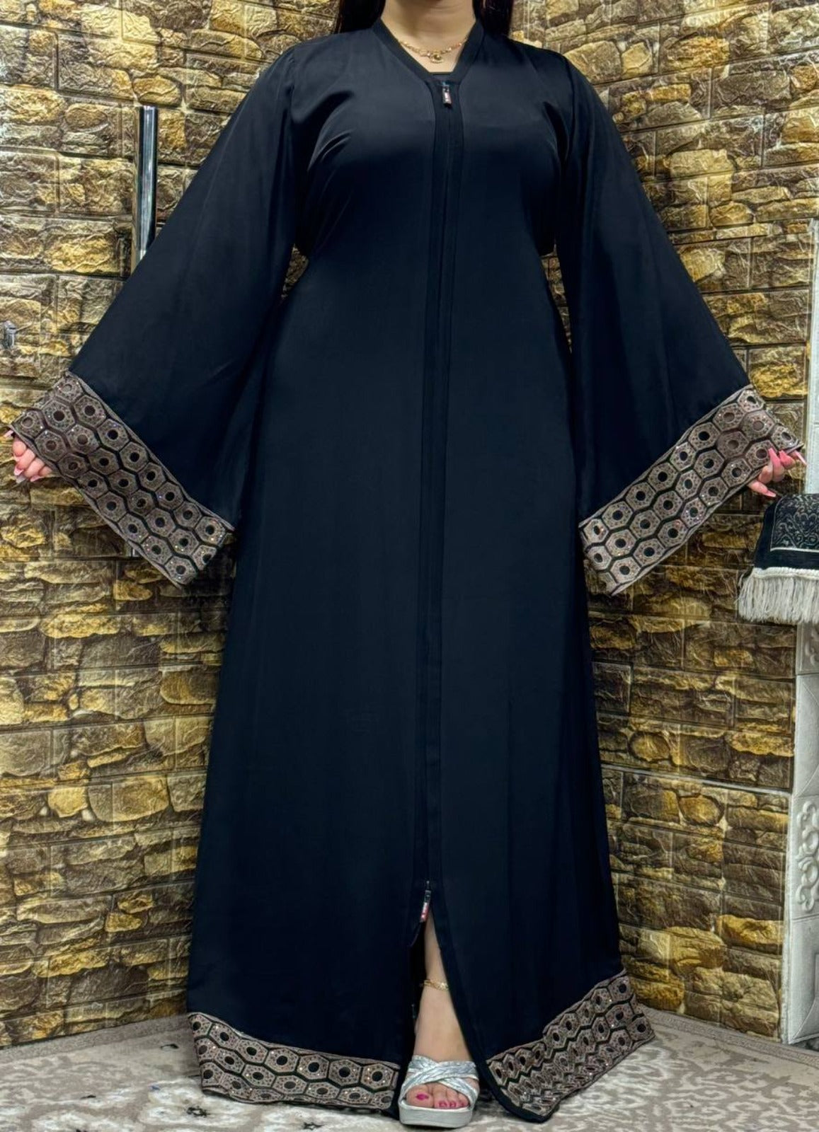 عباية خليجي سوداء  حرير خروج حريمى كود 3384