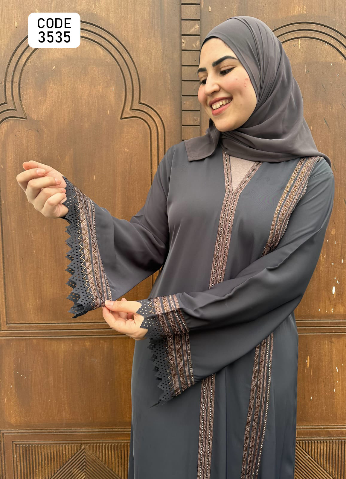 عباية خليجي حرير خروج حريمى كود 3535