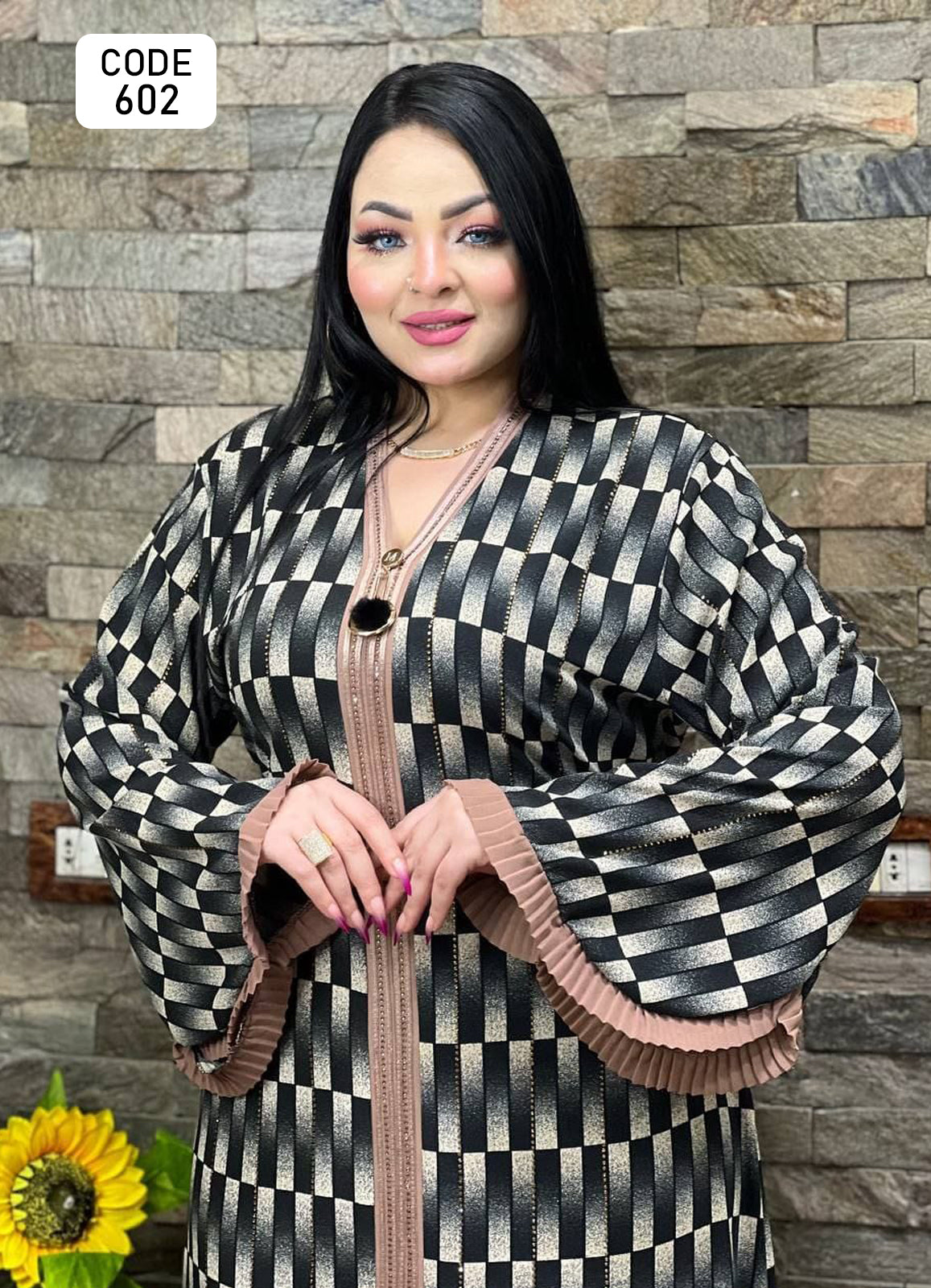 عباية خليجي سوداء  حرير خروج حريمى كود 602