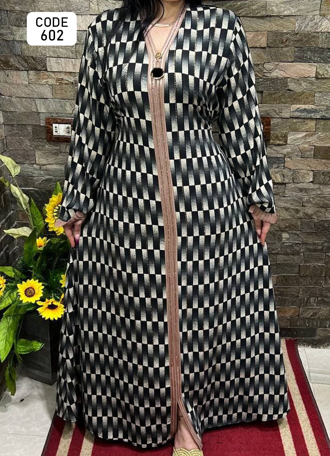 عباية خليجي سوداء  حرير خروج حريمى كود 602