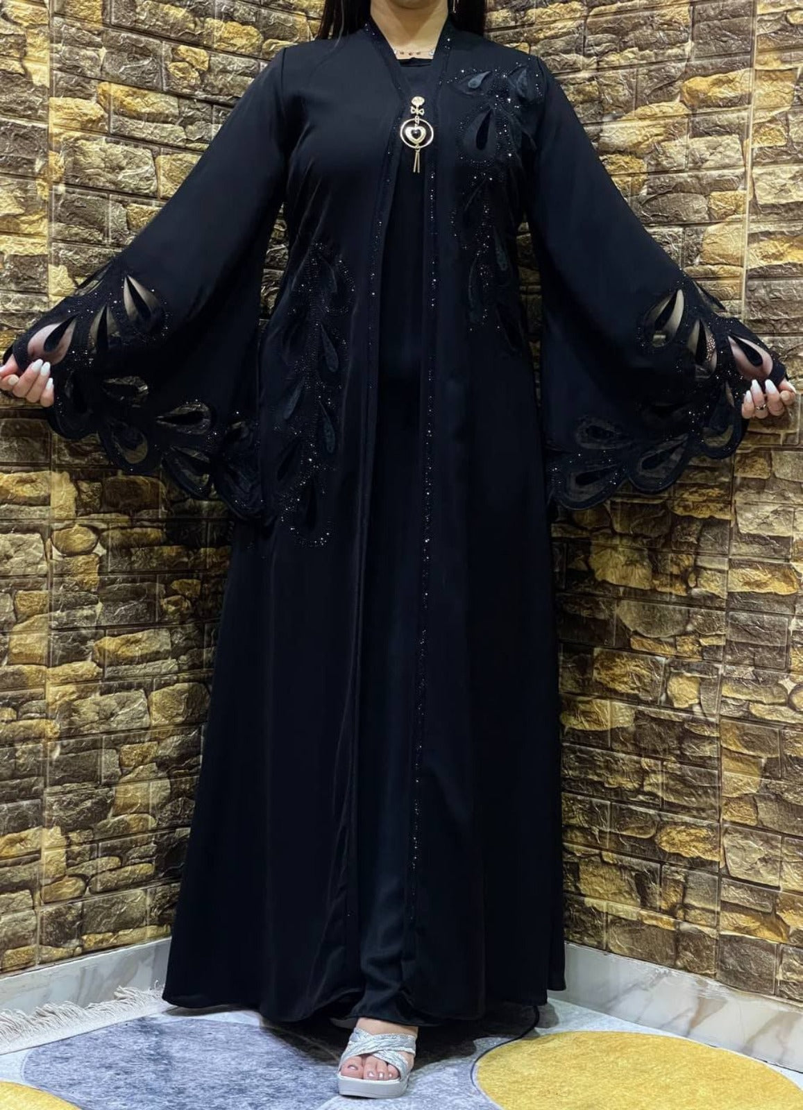 عباية خليجي سوداء  حرير خروج حريمى كود 780