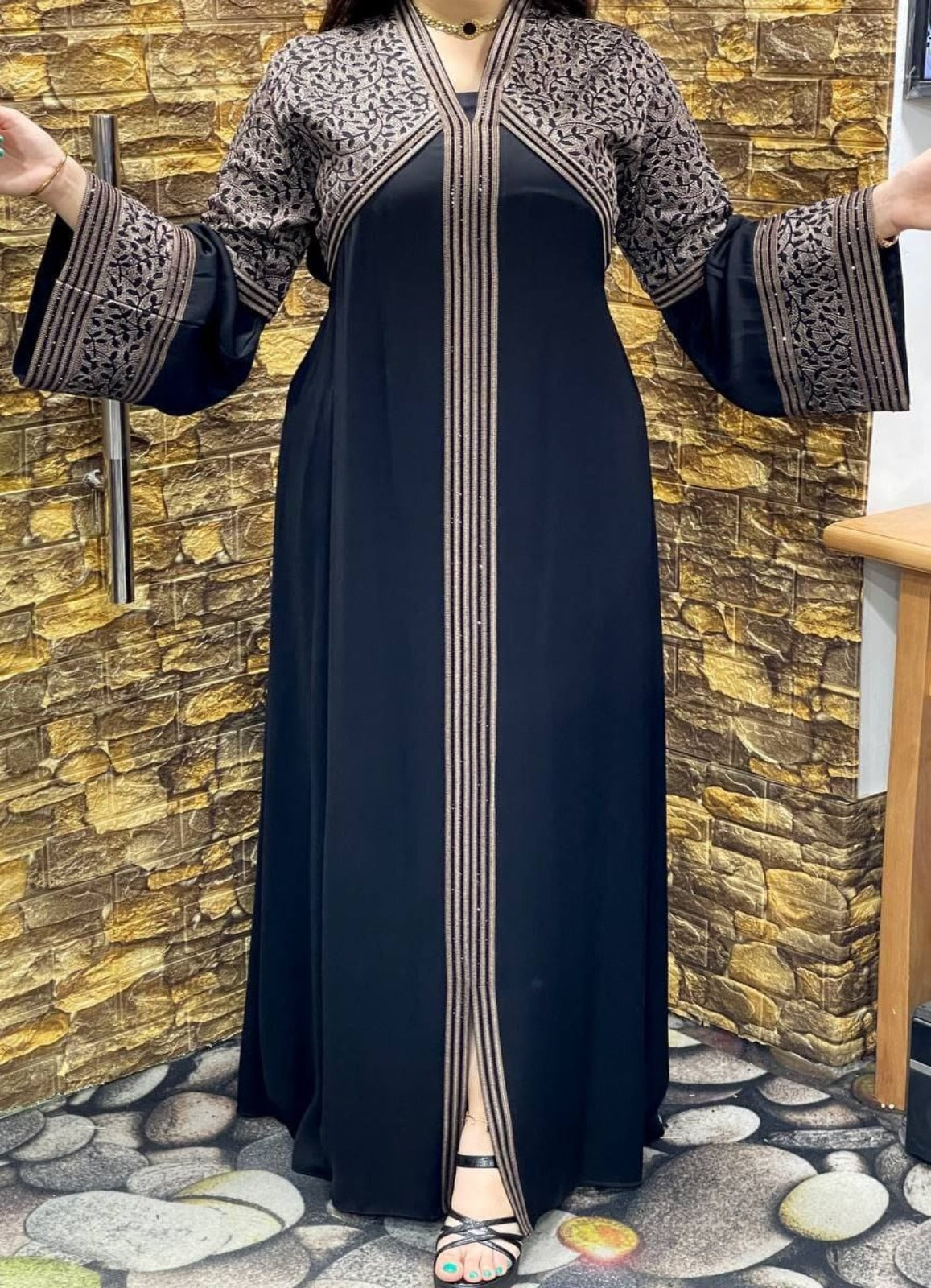 عباية خليجي حرير خروج حريمى كود 144