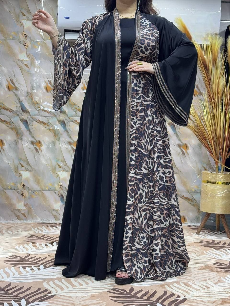 عبايه خليجي قطعتين تم توك مع تايجر مشجر تطريز اورليه حريمى كود 20211