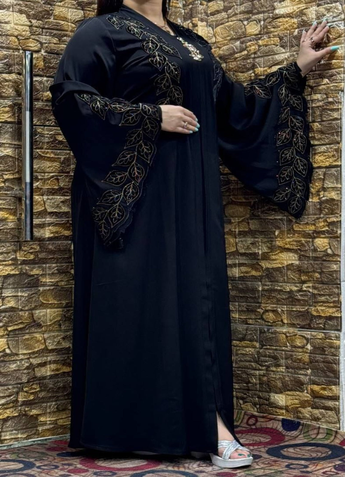 عباية خليجي سوداء  حرير خروج حريمى كود 1135