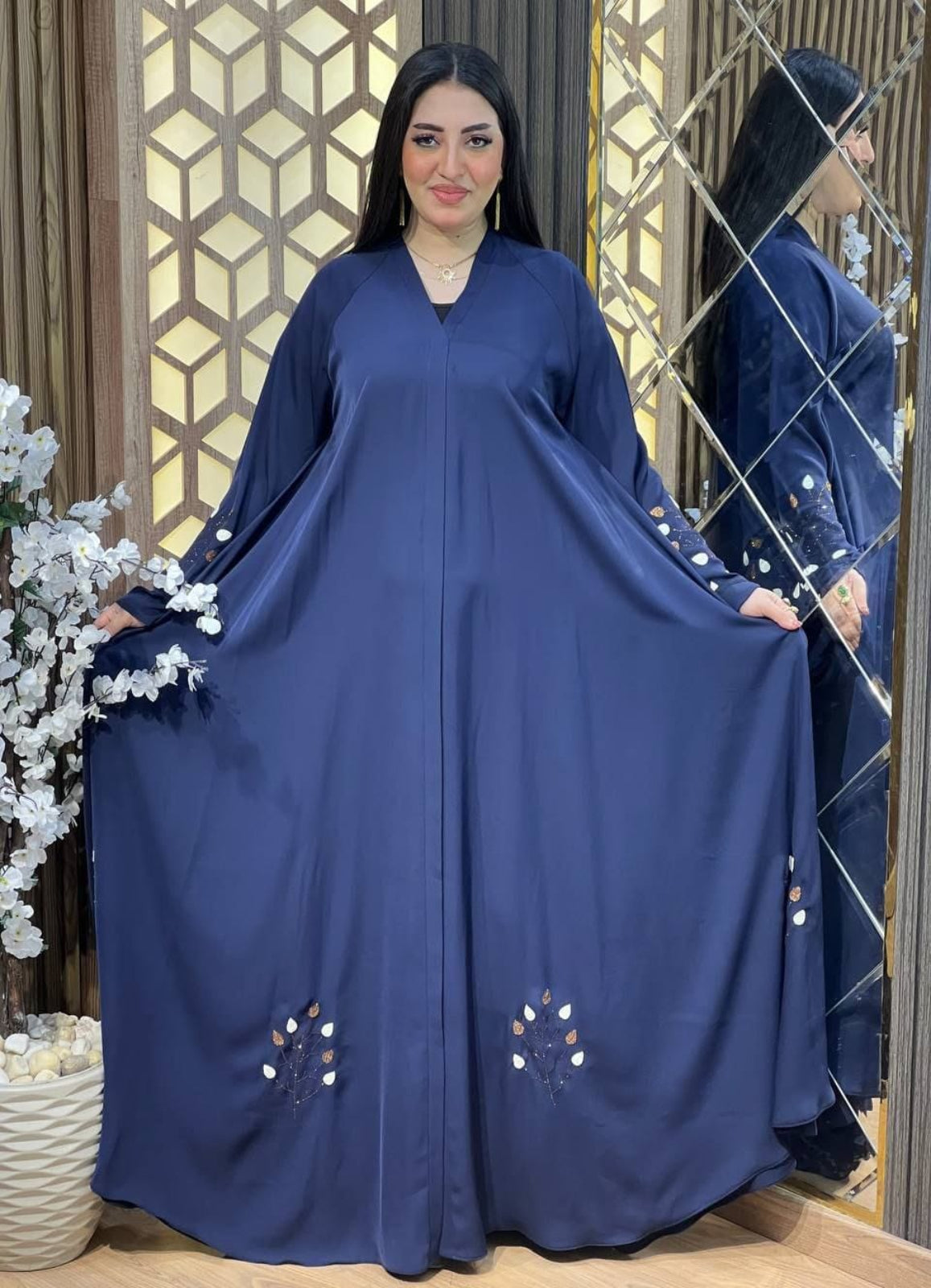 عباية خليجي حرير خروج حريمى كود 3070