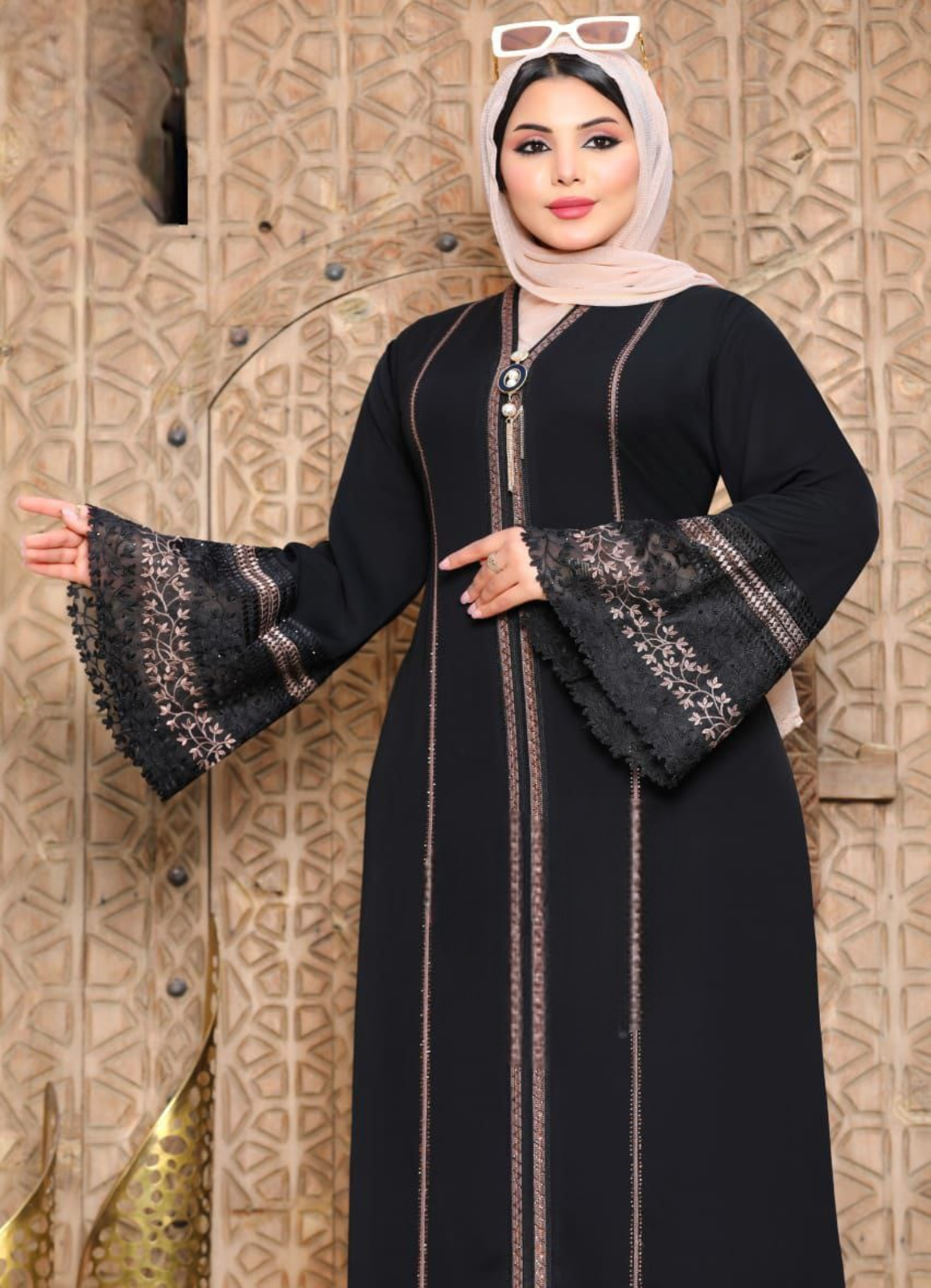 عباية خليجي سوداء  حرير خروج حريمى كود 240