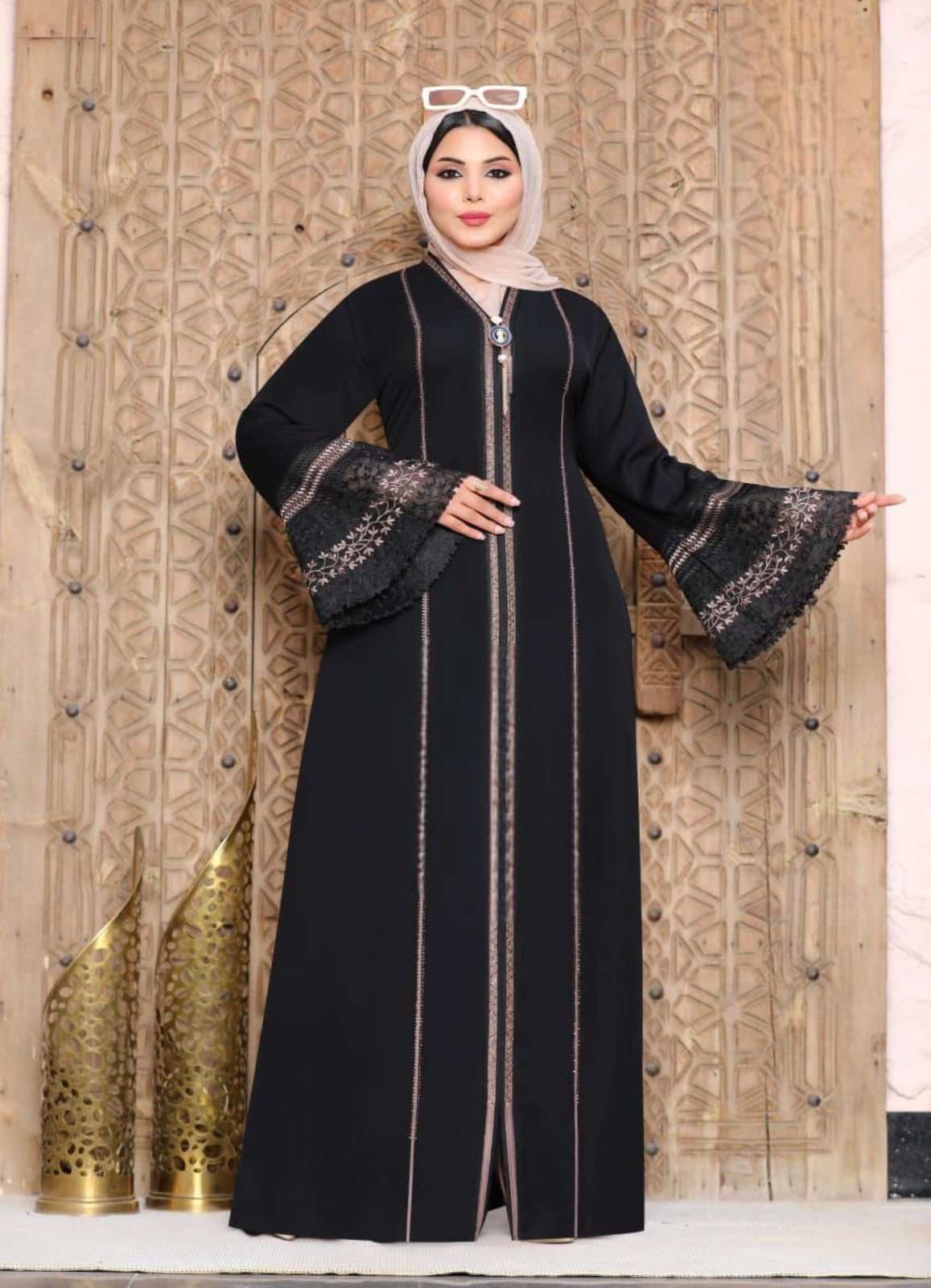 عباية خليجي سوداء  حرير خروج حريمى كود 240