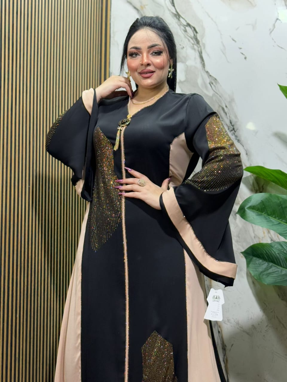 عباية خليجي سوداء  حرير خروج حريمى كود 175