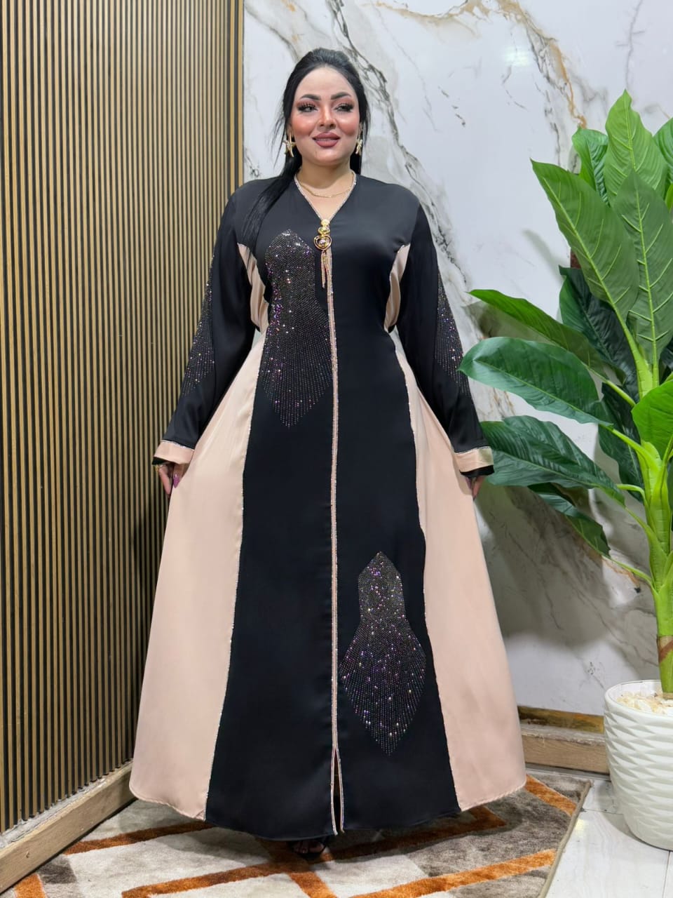 عباية خليجي سوداء  حرير خروج حريمى كود 175