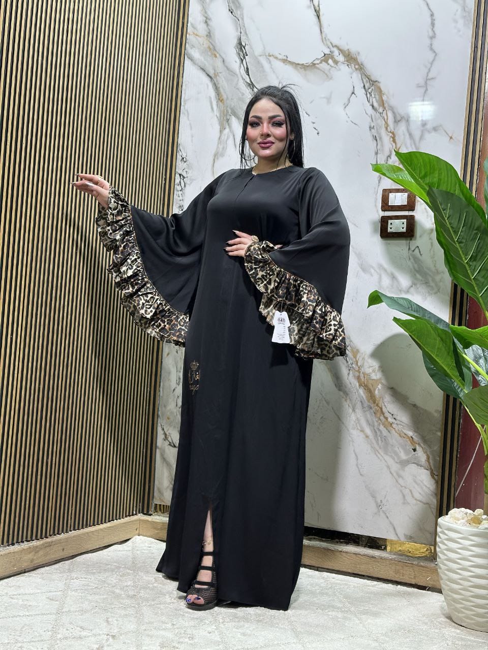 عباية خليجي سوداء حرير خروج حريمى كود 8888