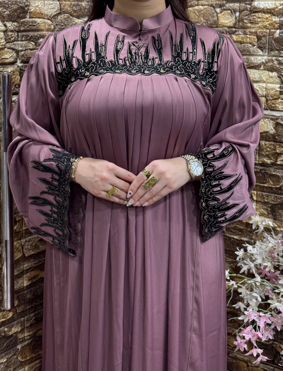 عباية خليجي حرير خروج حريمى كود 351