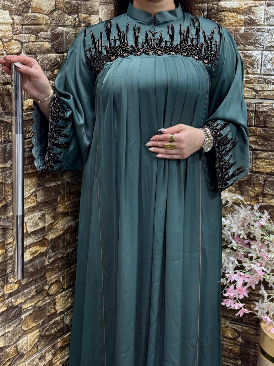 عباية خليجي حرير خروج حريمى كود 351