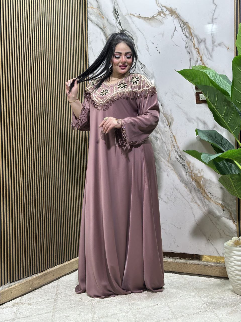 عباية خليجي حرير خروج حريمى كود 222