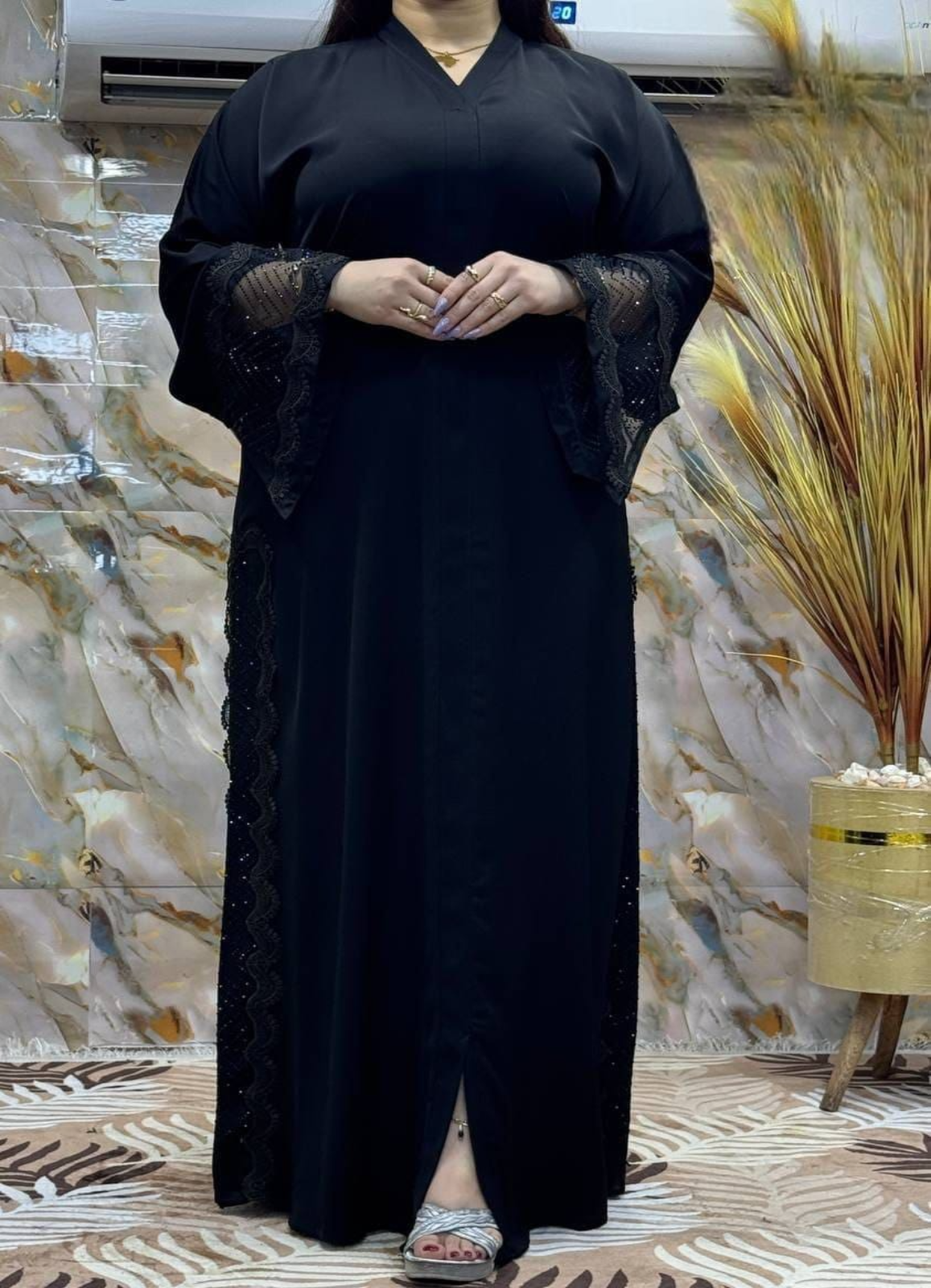 عباية خليجي سوداء  حرير خروج حريمى كود 1111