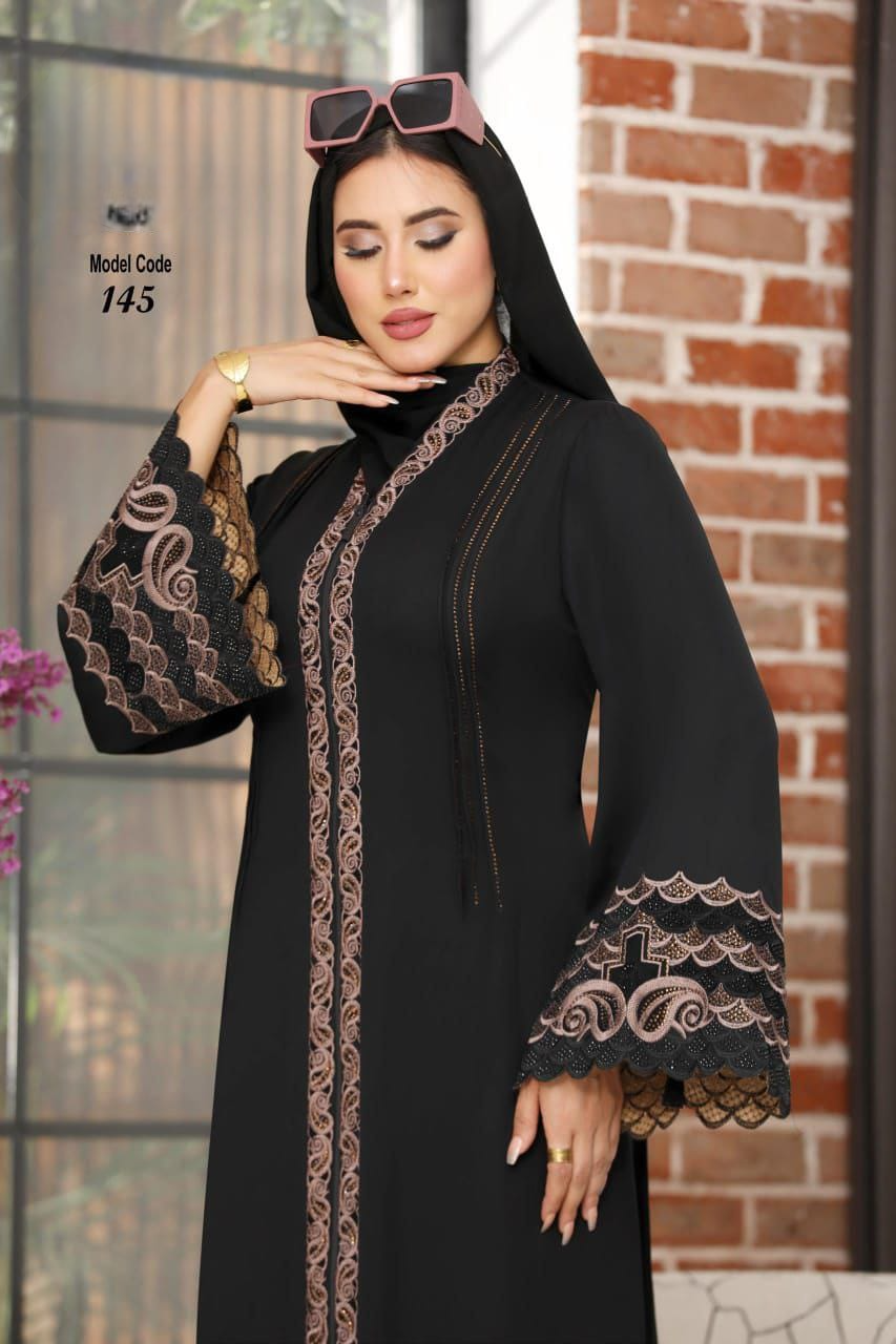 عباية خليجي سوداء  حرير خروج حريمى كود 145