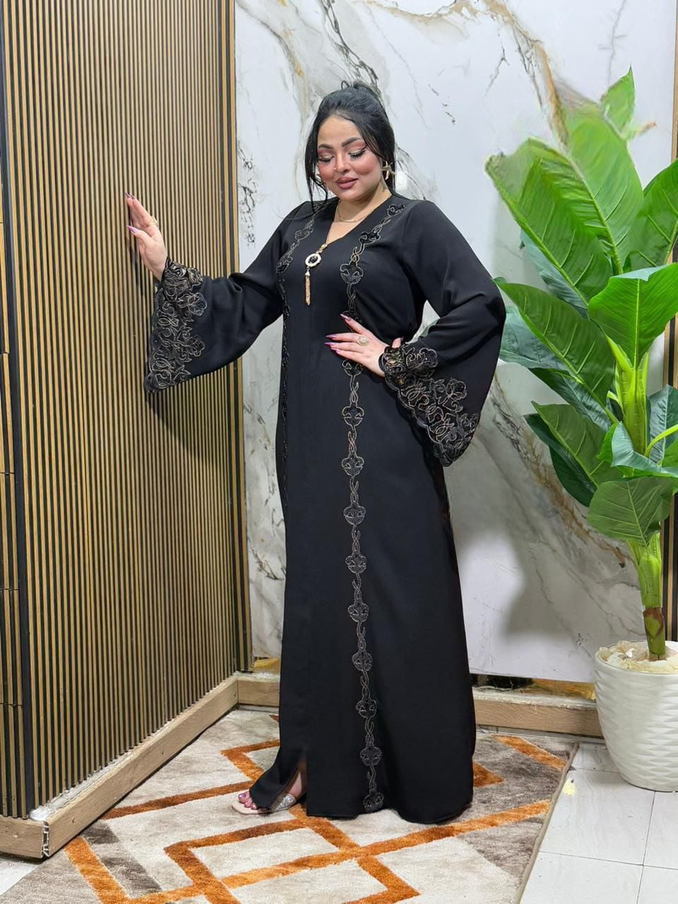عباية خليجي سوداء  حرير خروج حريمى كود 22020