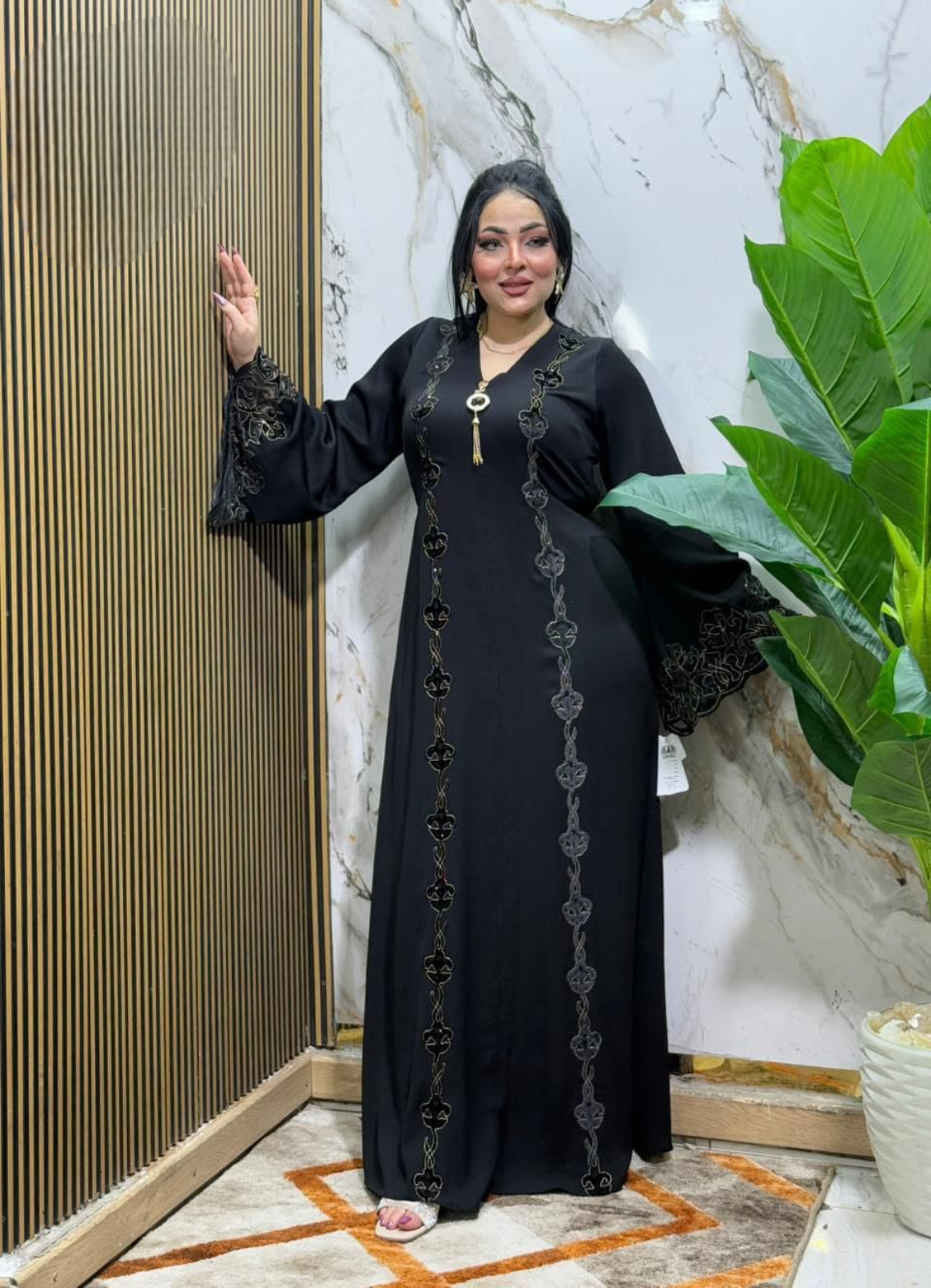 عباية خليجي سوداء  حرير خروج حريمى كود 22020