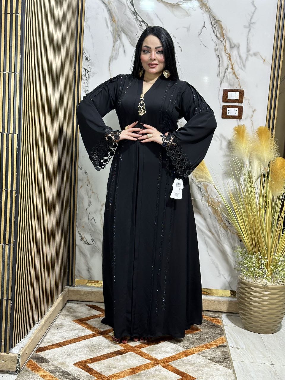 عباية خليجي سوداء  حرير كام ليز استرس كود 8055
