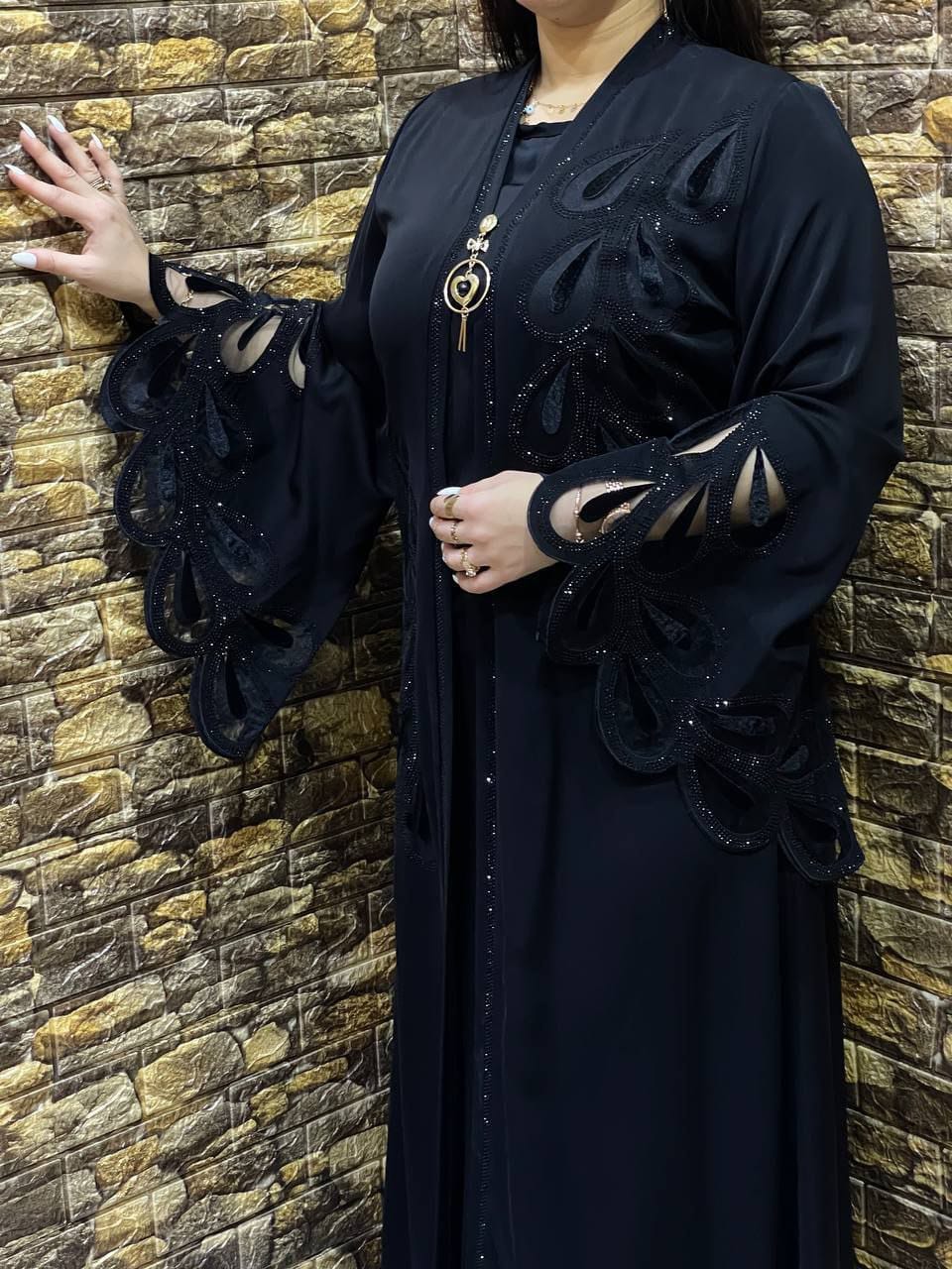 عباية خليجي سوداء  حرير خروج حريمى كود 780