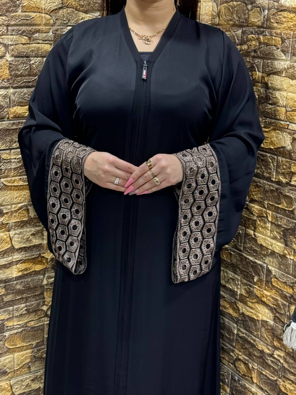 عباية خليجي سوداء  حرير خروج حريمى كود 3384