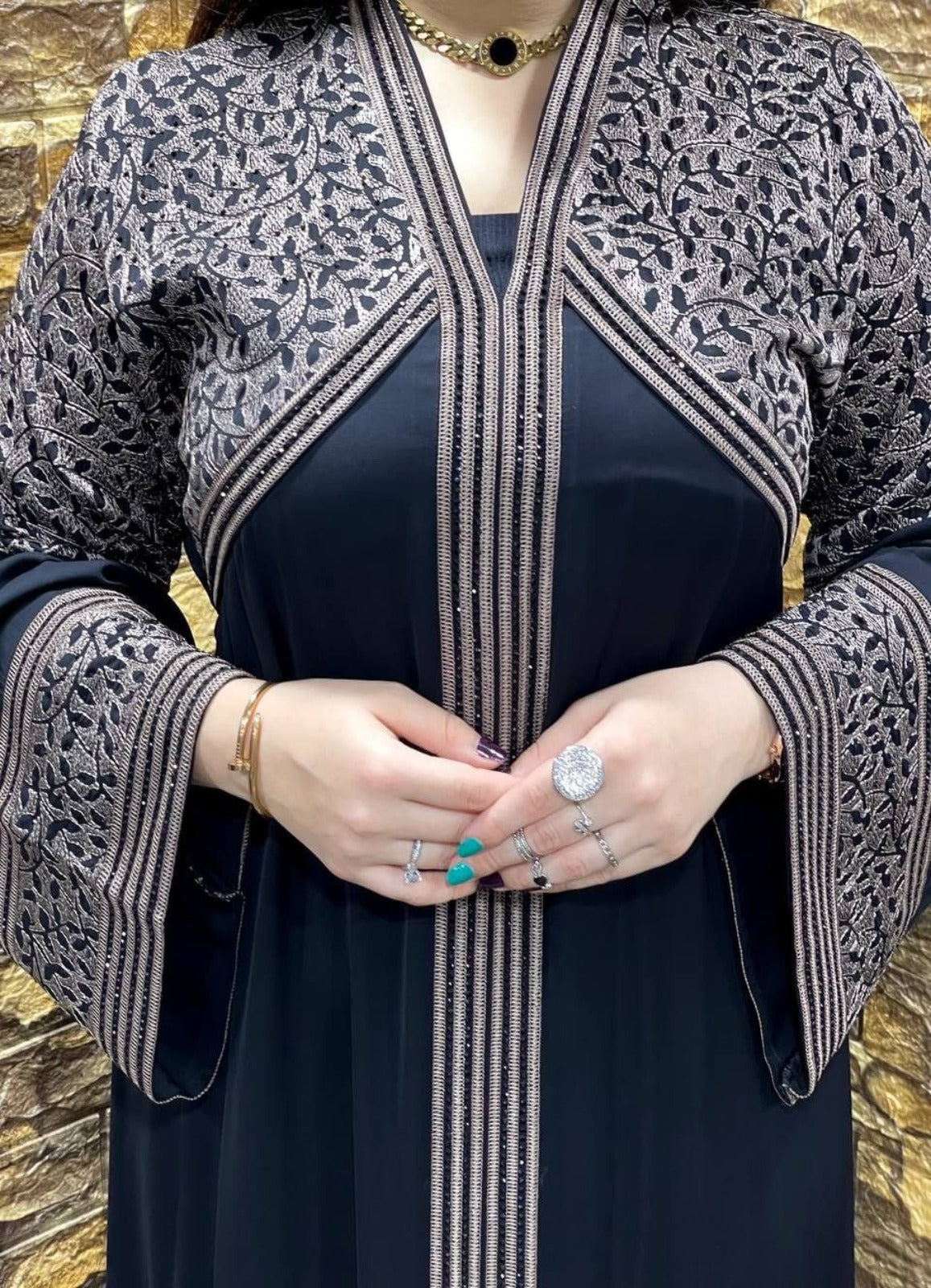 عباية خليجي حرير خروج حريمى كود 144