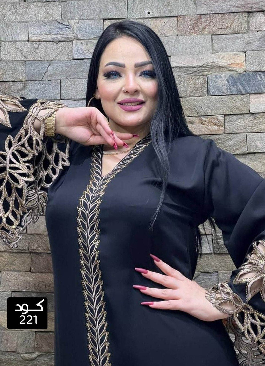 عباية خليجي سوداء  حرير خروج حريمى كود 221