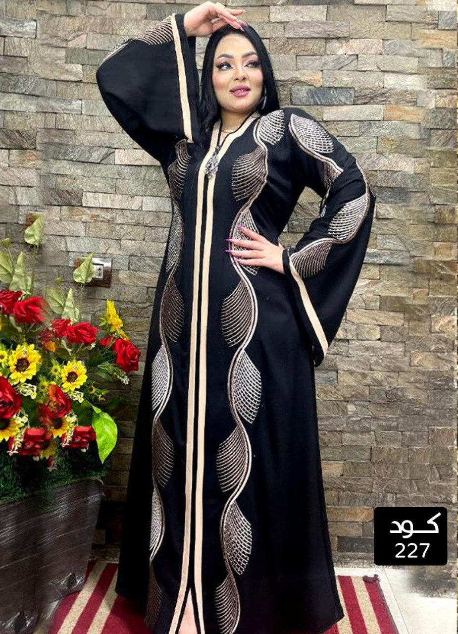 عباية خليجي سوداء  حرير خروج حريمى كود 227