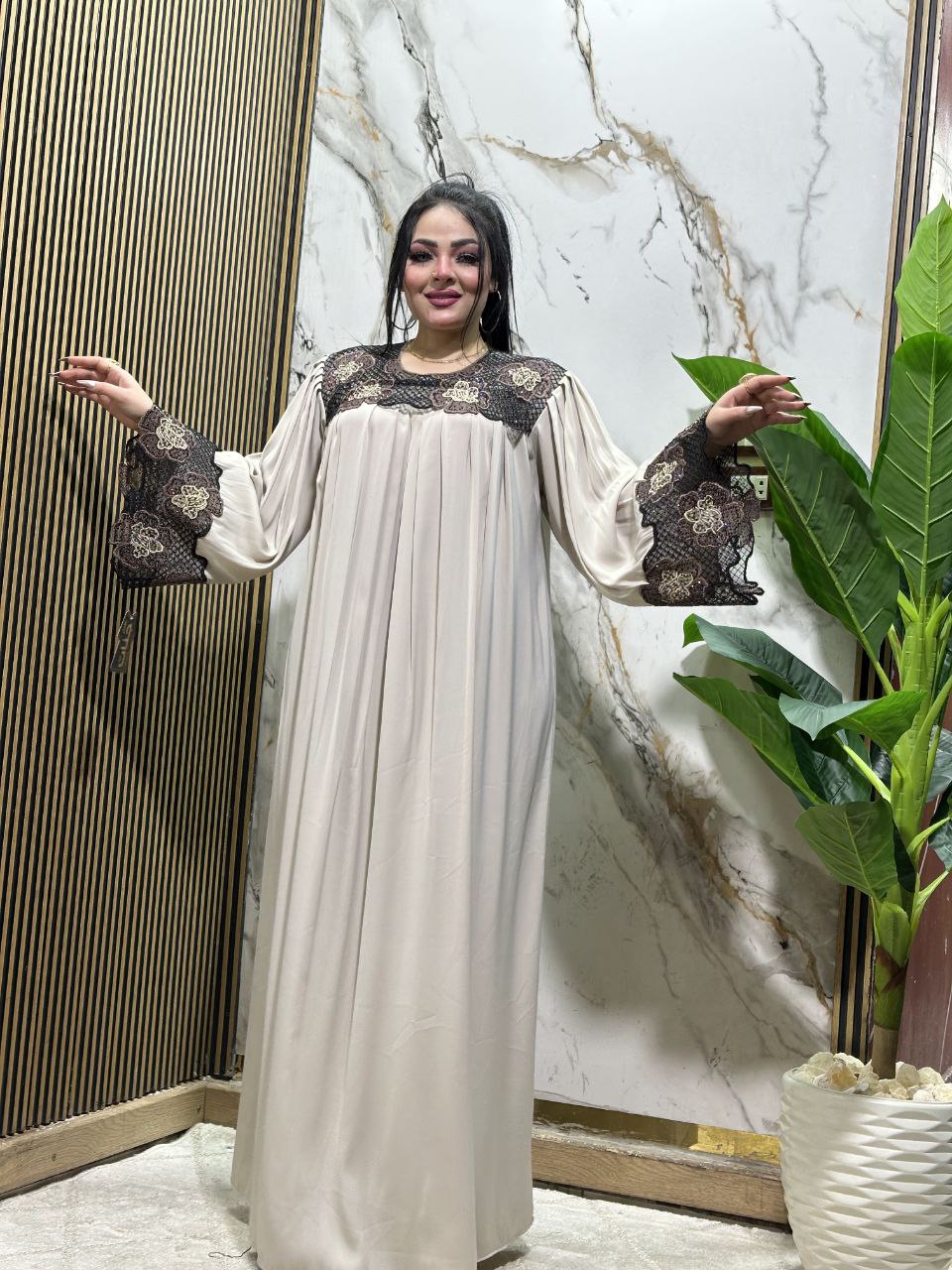 عباية خليجي حرير خروج حريمى كود 340