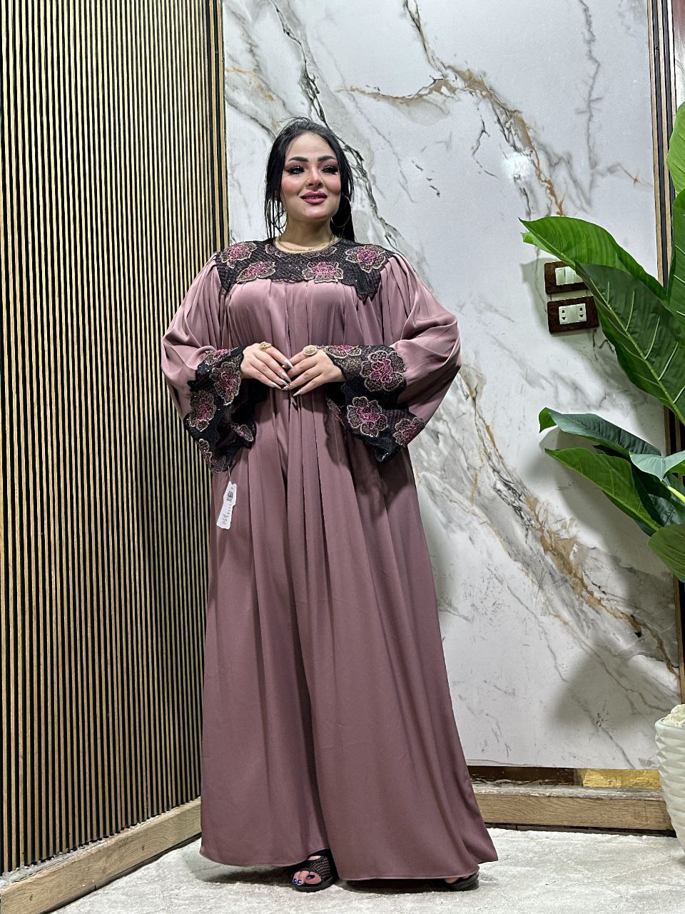 عباية خليجي حرير خروج حريمى كود 340